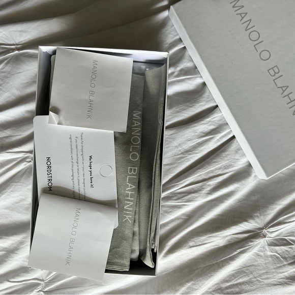 manolo blahnik blue heels - Picture 6 of 8